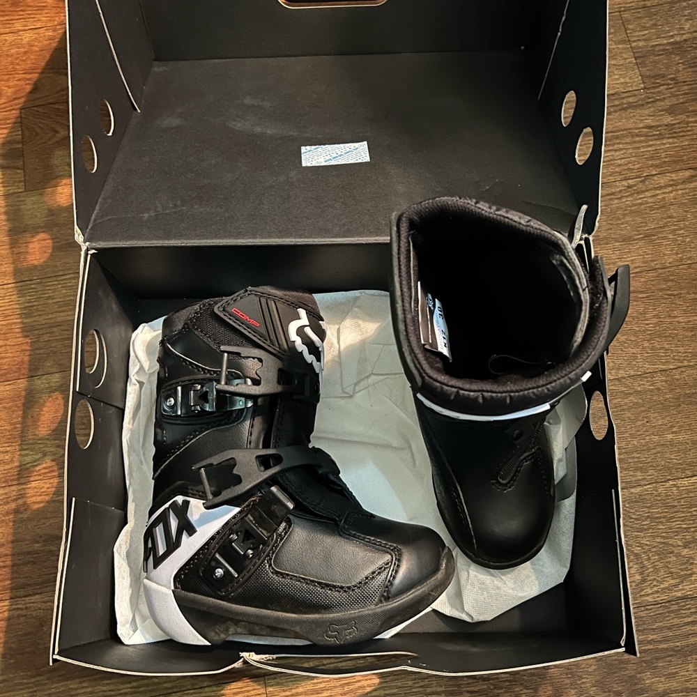 Fox kids comp boot size 12